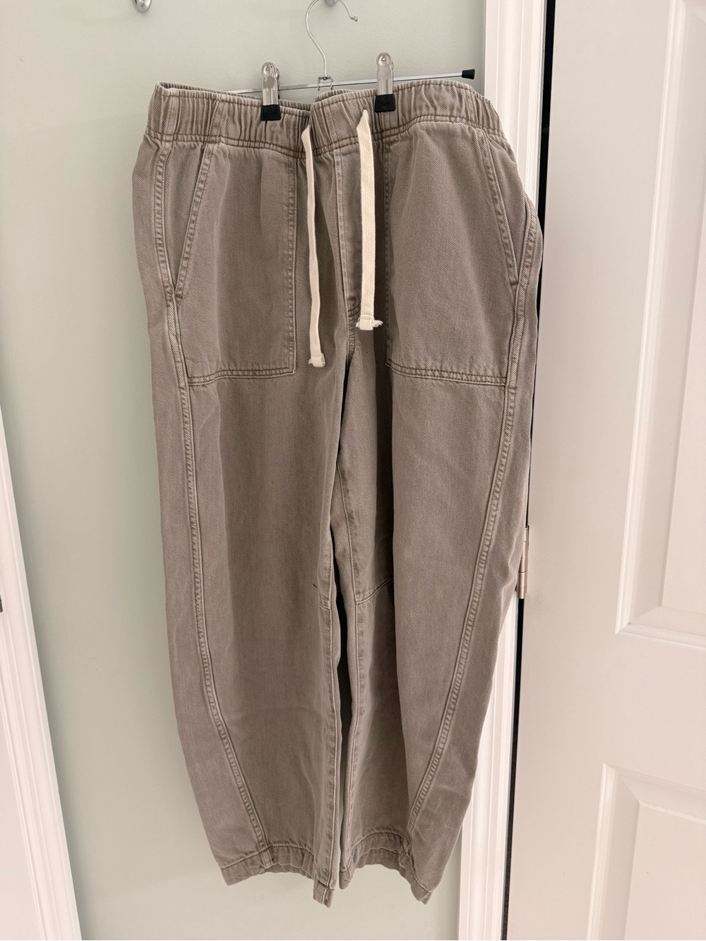 GAP Supersoft Drawstring pull on barrel jeans in Taupe
